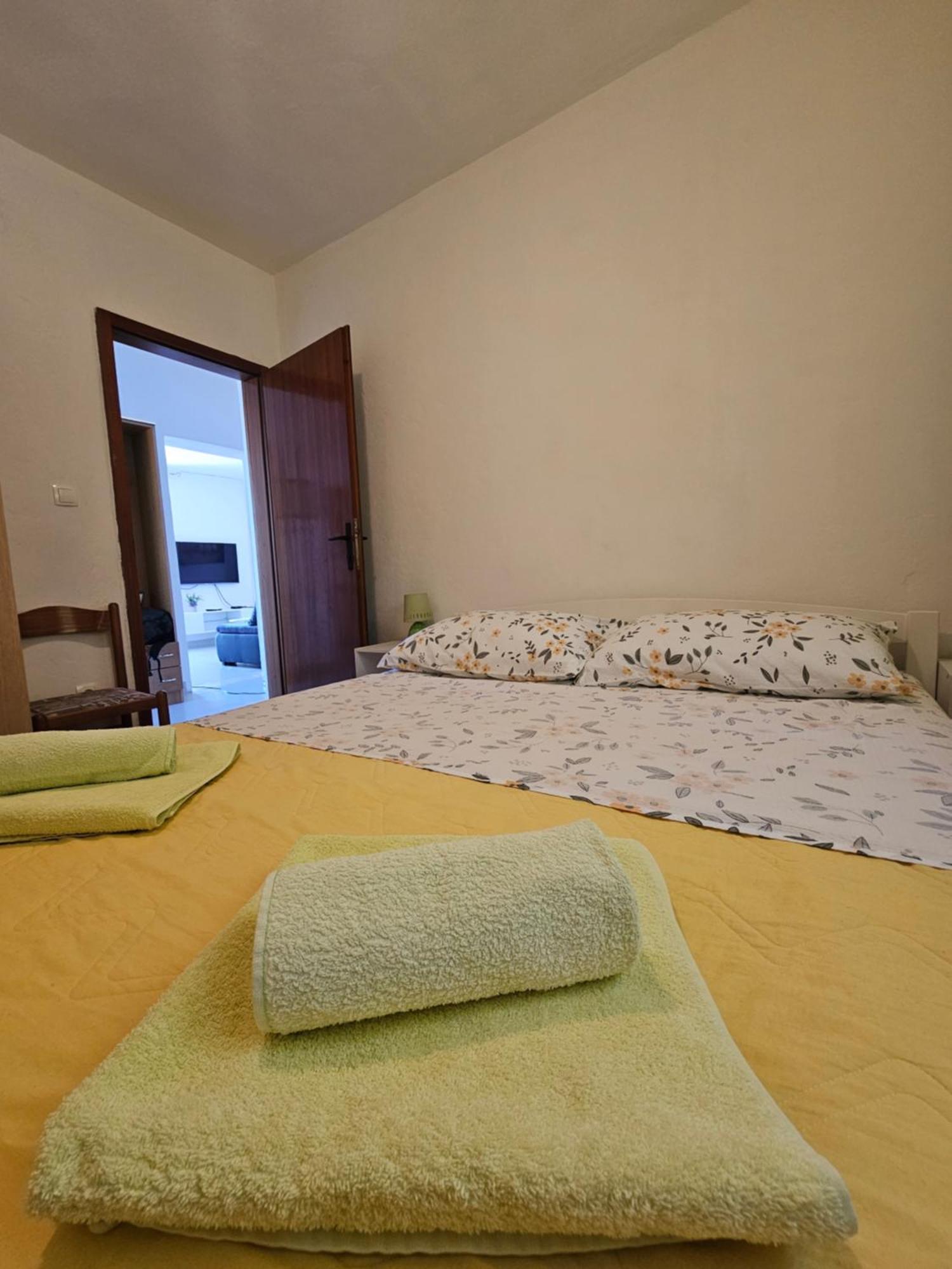 Apartments Lucin Veliki Drvenik Eksteriør billede